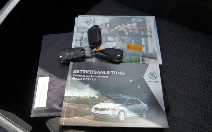 Skoda Octavia cena 23900 przebieg: 339000, rok produkcji 2017 z Miechów małe 301